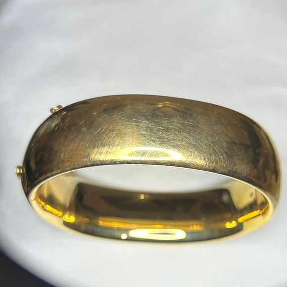 Vintage gold filled bangle bracelet by BALLOU. 1/20-12 KT gold filled. - Picture 5 of 10